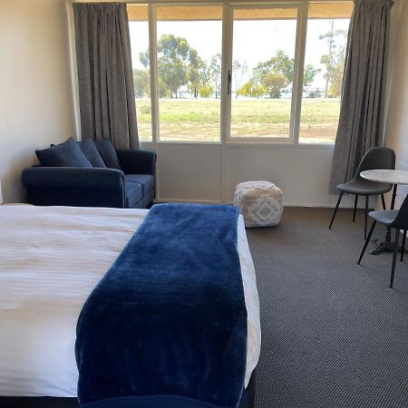 Happy Wanderer Motel Lake Boga On The Lake With Lake Views エクステリア 写真