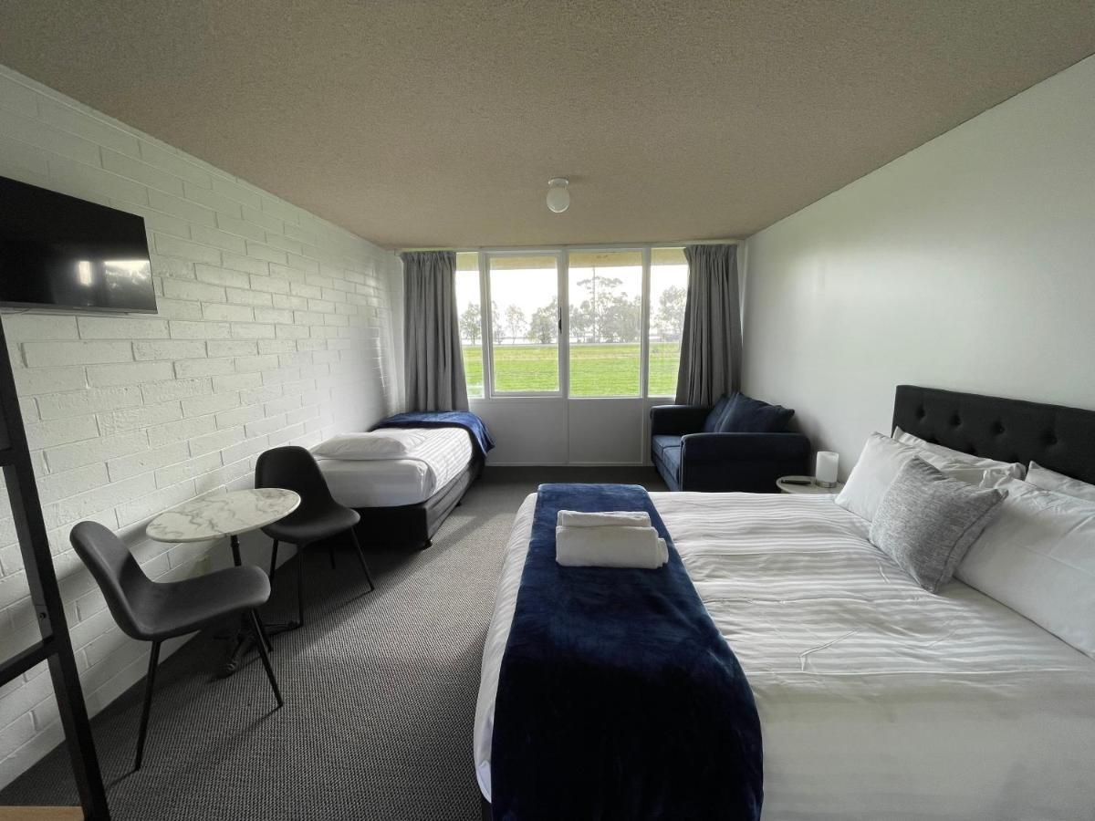 Happy Wanderer Motel Lake Boga On The Lake With Lake Views エクステリア 写真