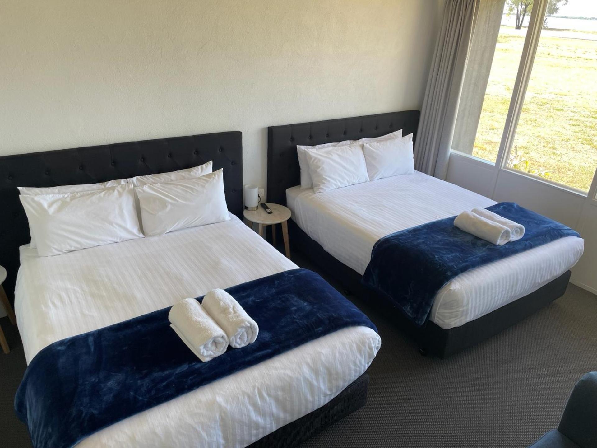 Happy Wanderer Motel Lake Boga On The Lake With Lake Views エクステリア 写真